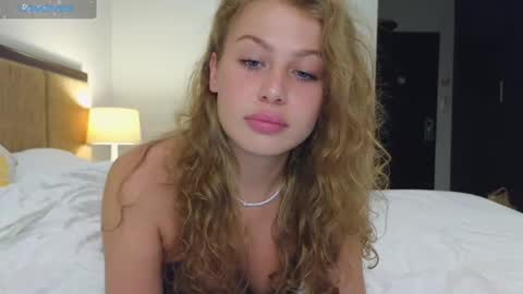 Snapshot of baby_leen chatting on 03.05.25 Sharleen online show from 03.05.25