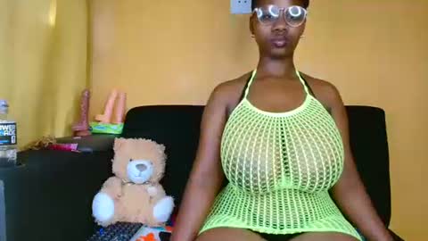 Snapshot of babyluciax chatting on 05.11.26 babyluciax online show from 05.11.26