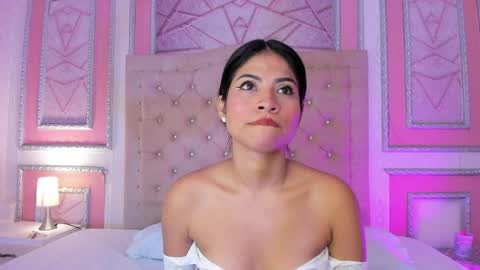 laura online show from 04.07.26