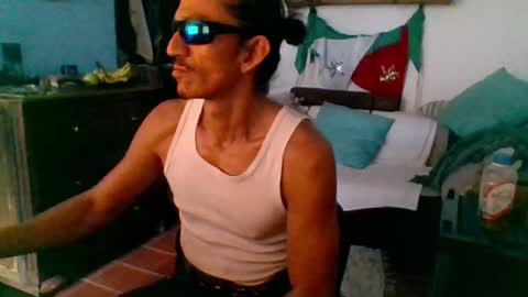 Snapshot of badhombremx chatting on 02.04.25 Mexican livin Off the Wall online show from 02.04.25