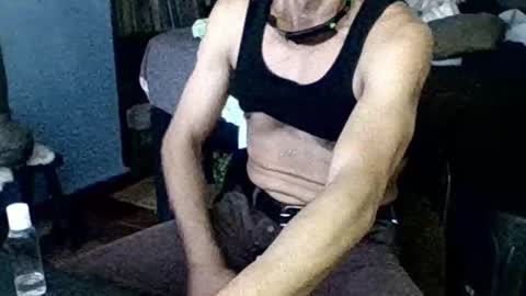 Snapshot of badhombremx chatting on 10.09.25 Mexican livin Off the Wall online show from 10.09.25