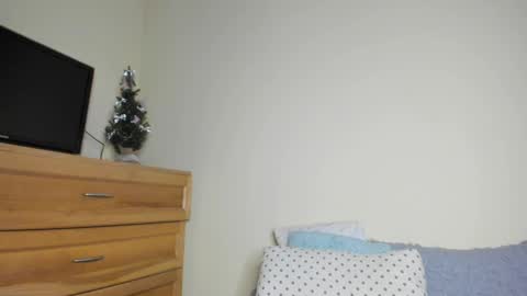 Snapshot of badmodel_ chatting on 12.10.24 Name online show from 12.10.24