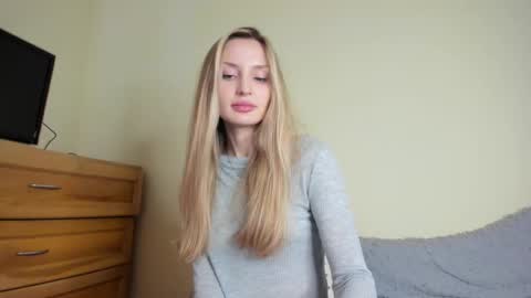 Snapshot of badmodel_ chatting on 09.12.25 Name online show from 09.12.25