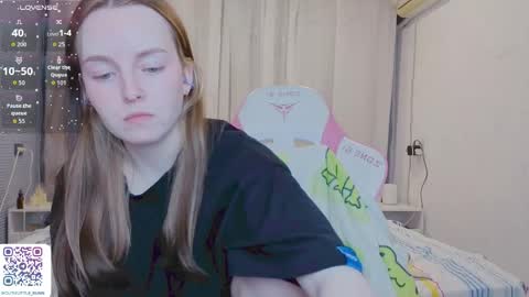 Snapshot of bae_cake_ chatting on 05.15.26 Alice online show from 05.15.26