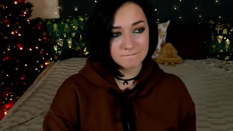 Snapshot of baileelynn chatting on 12.21.25 Bailyn online show from 12.21.25