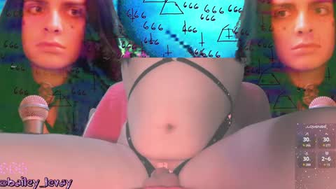 Snapshot of baileylevay chatting on 02.09.25 Bailey Levay online show from 02.09.25