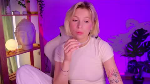 Snapshot of balerinacappuccino_ chatting on 07.19.26 Elly online show from 07.19.26