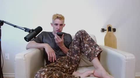 Snapshot of bananacurvesleft chatting on 07.03.26 bananacurvesleft online show from 07.03.26