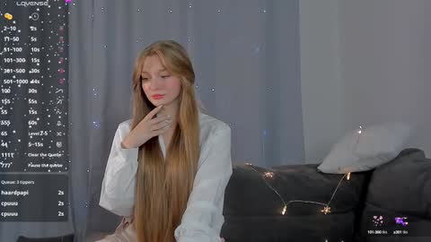 Snapshot of barbbiiedoll chatting on 12.12.24 Kendall online show from 12.12.24