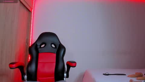 Nicolle  online show from 11.03.25