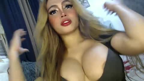 Snapshot of barbie_ivana chatting on 01.12.25 barbei online show from 01.12.25