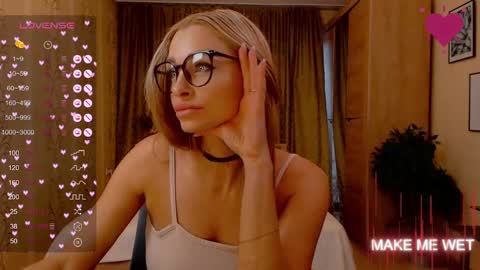 Snapshot of barbie_kiss1 chatting on 12.11.24 barbie online show from 12.11.24