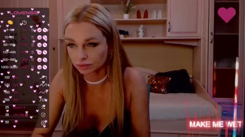 Snapshot of barbie_kiss1 chatting on 01.08.25 barbie online show from 01.08.25