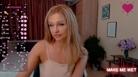 Snapshot of barbie_kiss1 chatting on 01.25.25 barbie online show from 01.25.25