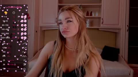 Snapshot of barbie_kiss1 chatting on 02.04.25 barbie online show from 02.04.25