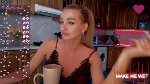 Snapshot of barbie_kiss1 chatting on 02.11.25 barbie online show from 02.11.25