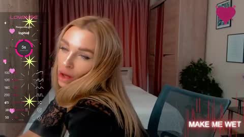 Snapshot of barbie_kiss1 chatting on 02.20.25 barbie online show from 02.20.25