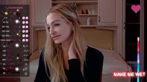 Snapshot of barbie_kiss1 chatting on 02.25.25 barbie online show from 02.25.25