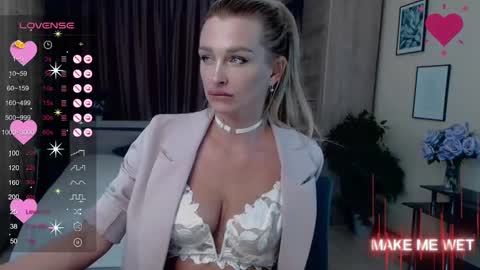 Snapshot of barbie_kiss1 chatting on 03.03.25 barbie online show from 03.03.25