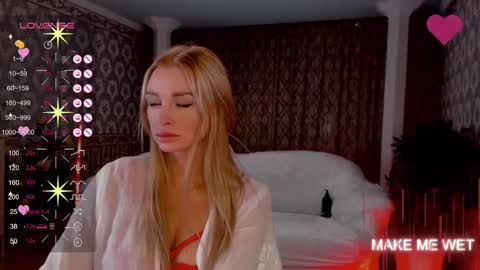 Snapshot of barbie_kiss1 chatting on 03.10.25 barbie online show from 03.10.25