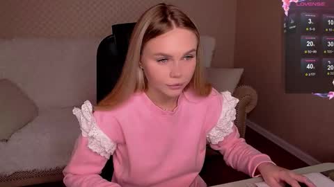 Snapshot of barbie_lillie chatting on 10.24.25 Lilli 3 online show from 10.24.25