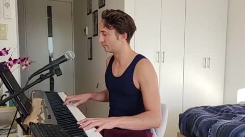 Snapshot of barebritpianist chatting on 11.26.25 BareBritPianist online show from 11.26.25