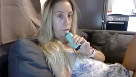 Snapshot of barelylegalblondy chatting on 06.29.26 Lena online show from 06.29.26