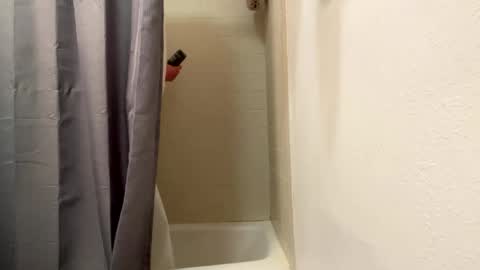 Snapshot of bathingcat chatting on 01.06.25 bathingcat online show from 01.06.25