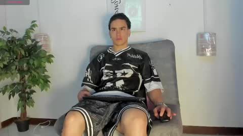 Snapshot of battista_turner chatting on 04.19.26 battista online show from 04.19.26