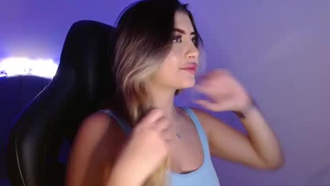 Snapshot of bay_babe chatting on 01.31.25 bay_babe online show from 01.31.25