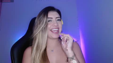 Snapshot of bay_babe chatting on 02.01.25 bay_babe online show from 02.01.25