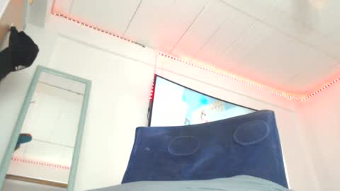 Snapshot of bayoletsweett chatting on 10.07.25 deivid online show from 10.07.25