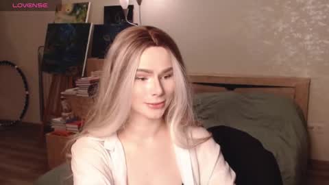 Snapshot of bbj_one chatting on 10.19.25 bbj_one online show from 10.19.25