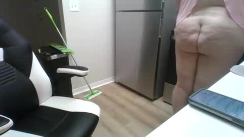 Snapshot of bbwliger95 chatting on 03.09.25 BBWLiger95 online show from 03.09.25