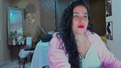 Snapshot of bbwluxurymuse chatting on 06.10.26 bbwluxurymuse online show from 06.10.26
