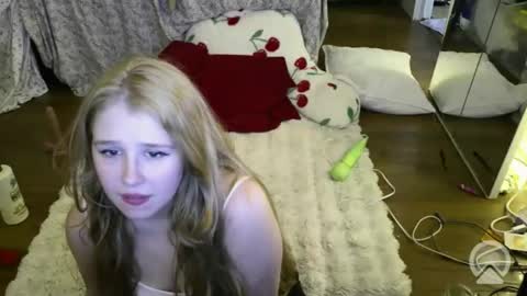 Snapshot of bbyalice18 chatting on 05.20.26 bbyalice18 online show from 05.20.26