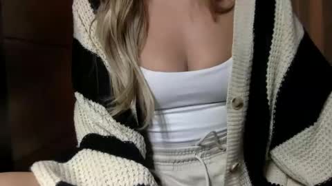 Snapshot of bbybri chatting on 09.30.25 Brianne may online show from 09.30.25