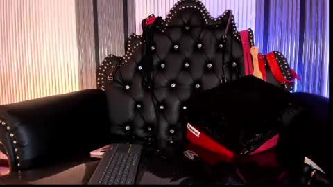 Snapshot of bdsm_ebony chatting on 07.26.26 Tanisha online show from 07.26.26