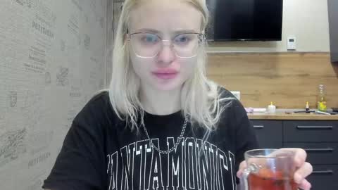 Snapshot of be_daddy chatting on 12.15.24 Summer BABY online show from 12.15.24