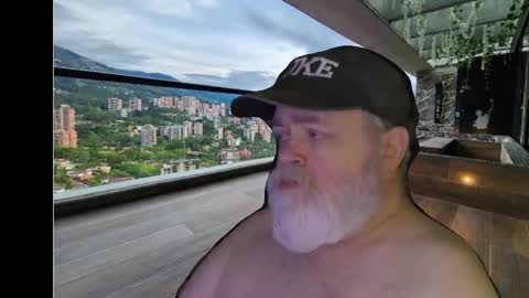 Snapshot of bear4muscle chatting on 12.13.24 Dookie online show from 12.13.24