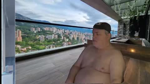 Snapshot of bear4muscle chatting on 12.24.24 Dookie online show from 12.24.24