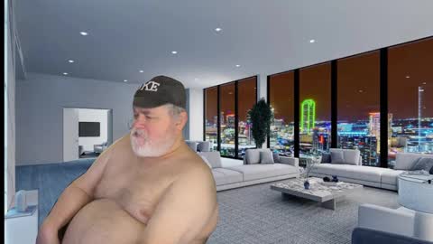 Snapshot of bear4muscle chatting on 02.08.25 Dookie online show from 02.08.25