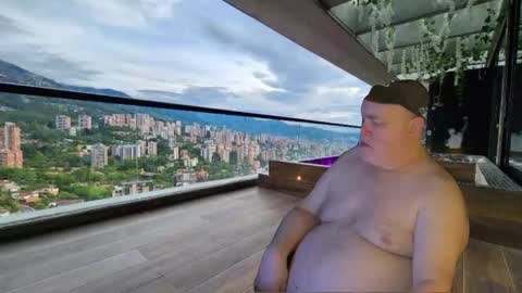 Snapshot of bear4muscle chatting on 02.21.25 Dookie online show from 02.21.25