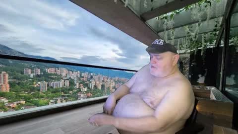 Snapshot of bear4muscle chatting on 02.28.25 Dookie online show from 02.28.25