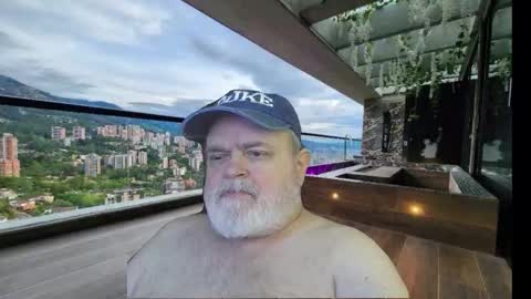 Snapshot of bear4muscle chatting on 11.16.25 Dookie online show from 11.16.25