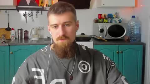 Snapshot of bearded_legend chatting on 12.29.24 Zeus online show from 12.29.24