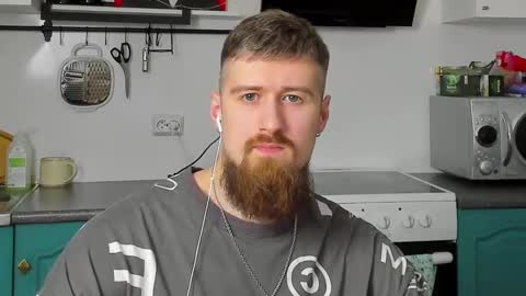 Snapshot of bearded_legend chatting on 03.08.25 Zeus online show from 03.08.25