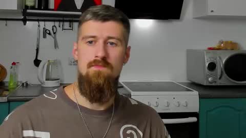 Snapshot of bearded_legend chatting on 09.12.25 Zeus online show from 09.12.25