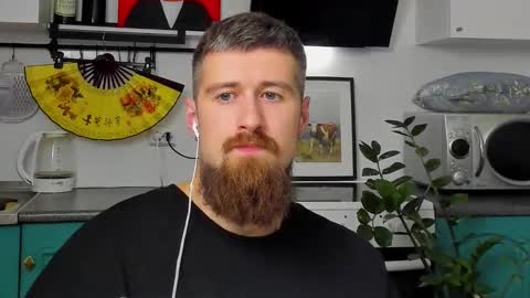 Snapshot of bearded_legend chatting on 09.14.25 Zeus online show from 09.14.25