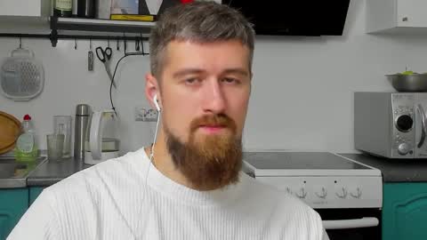 Snapshot of bearded_legend chatting on 09.22.25 Zeus online show from 09.22.25